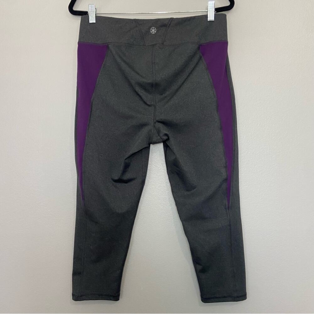 GAIAM Crop Capri Leggings Gray With Purple Detail Side Stripe XL
